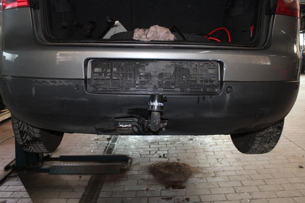 Foto: STOSSFÄNGER/ STOßSTANGE HINTEN ( LACKIERUNGSBEDÜRFTIG ) eines VW Golf 1.9 TDI Attraction
