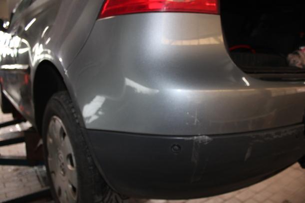 Foto: STOSSFÄNGER/ STOßSTANGE HINTEN ( LACKIERUNGSBEDÜRFTIG ) eines VW Golf 1.9 TDI Attraction