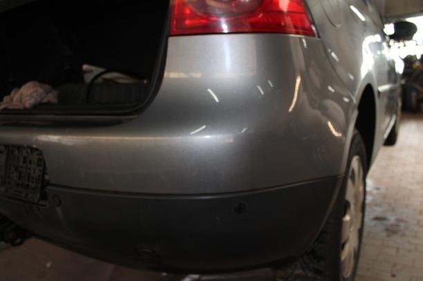 Foto: STOSSFÄNGER/ STOßSTANGE HINTEN ( LACKIERUNGSBEDÜRFTIG ) eines VW Golf 1.9 TDI Attraction