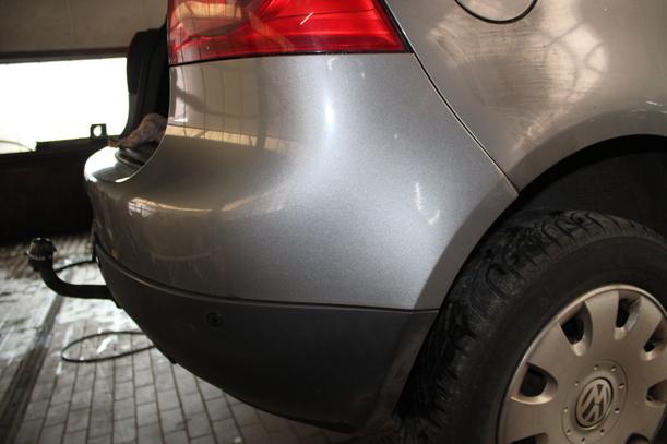 Foto: STOSSFÄNGER/ STOßSTANGE HINTEN ( LACKIERUNGSBEDÜRFTIG ) eines VW Golf 1.9 TDI Attraction
