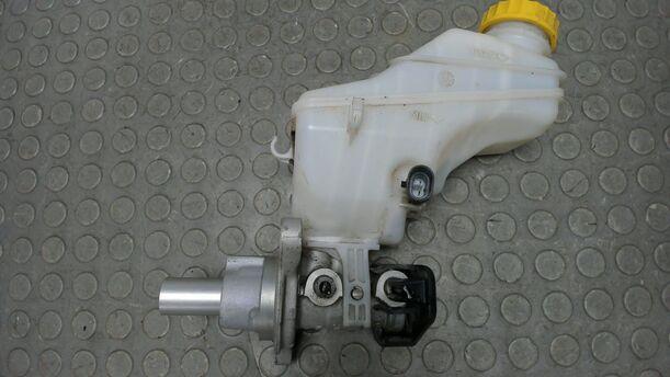 Foto: HAUPTBREMSZYLINDER eines Fiat Punto Evo 1.2 8V Attraction