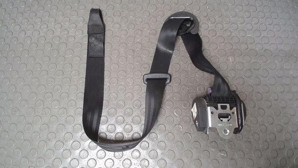 Foto: SICHERHEITSGURT VORN RECHTS eines VW Golf 1.9 TDI Attraction