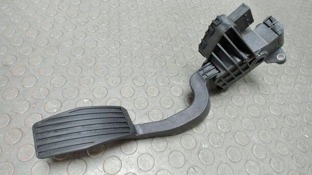 Foto: GASPEDAL ( BENZIN ) eines Fiat Punto Evo 1.2 8V Attraction