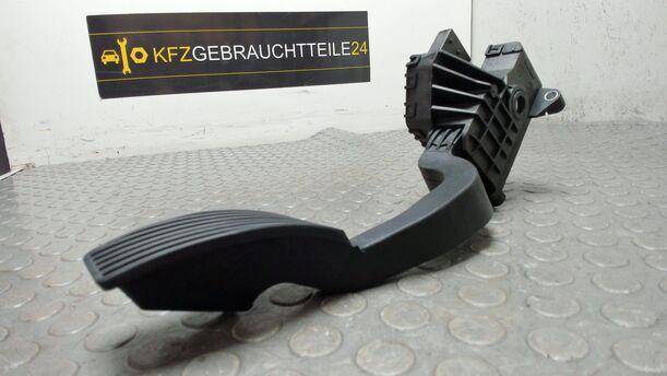 Foto: GASPEDAL ( BENZIN ) eines Fiat Punto Evo 1.2 8V Attraction
