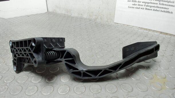 Foto: GASPEDAL ( BENZIN ) eines Fiat Punto Evo 1.2 8V Attraction