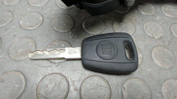Foto: ZÜNDSCHLOSS / ZÜNDANLASSSCHALTER eines Fiat Punto Evo 1.2 8V Attraction