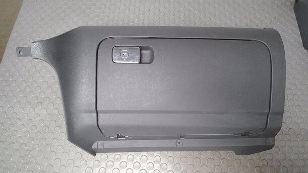Foto: HANDSCHUHFACH eines VW Golf 1.9 TDI Attraction