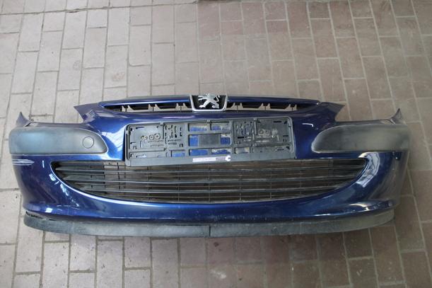 Foto: STOSSFÄNGER / STOßSTANGE VORN eines Peugeot 307 110 Attraction