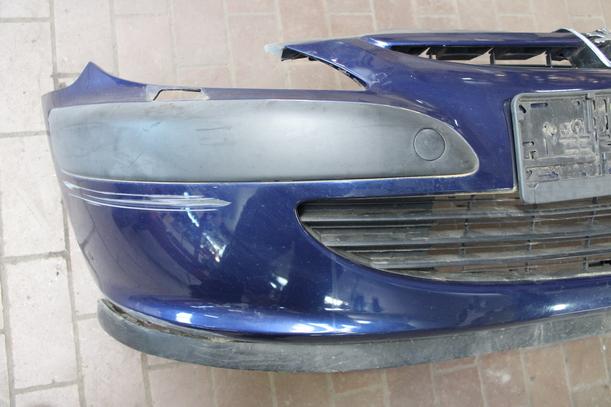 Foto: STOSSFÄNGER / STOßSTANGE VORN eines Peugeot 307 110 Attraction