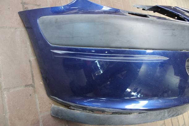Foto: STOSSFÄNGER / STOßSTANGE VORN eines Peugeot 307 110 Attraction