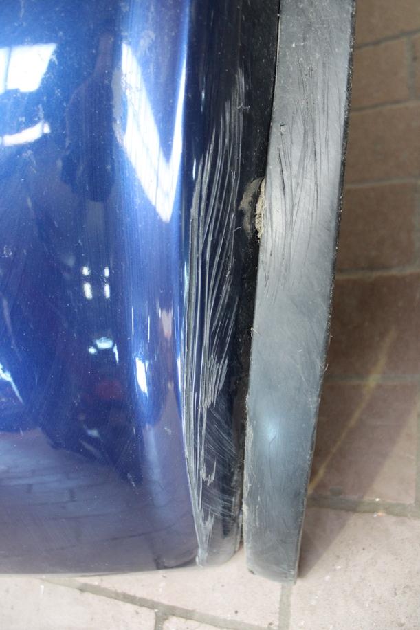 Foto: STOSSFÄNGER / STOßSTANGE VORN eines Peugeot 307 110 Attraction