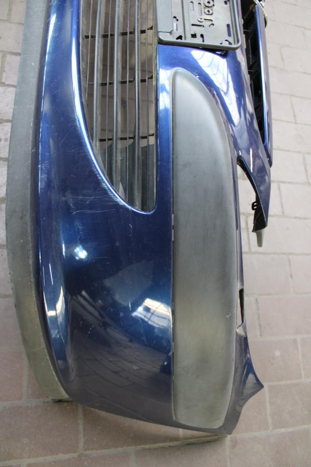 Foto: STOSSFÄNGER / STOßSTANGE VORN eines Peugeot 307 110 Attraction