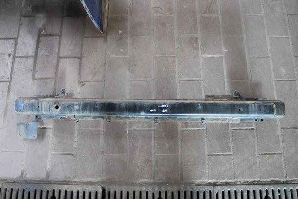 Foto: VERSTÄRKUNG VORN eines Peugeot 307 110 Attraction