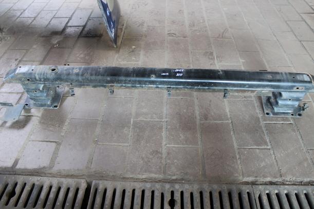Foto: VERSTÄRKUNG VORN eines Peugeot 307 110 Attraction