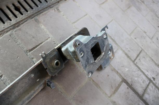 Foto: VERSTÄRKUNG VORN eines Peugeot 307 110 Attraction