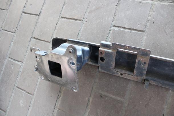 Foto: VERSTÄRKUNG VORN eines Peugeot 307 110 Attraction