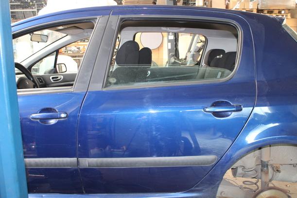 Foto: TÜR HINTEN LINKS eines Peugeot 307 110 Attraction