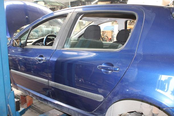 Foto: TÜR HINTEN LINKS eines Peugeot 307 110 Attraction