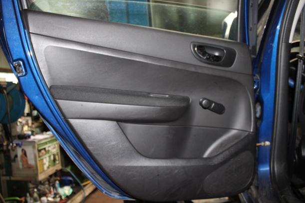 Foto: TÜR HINTEN LINKS eines Peugeot 307 110 Attraction
