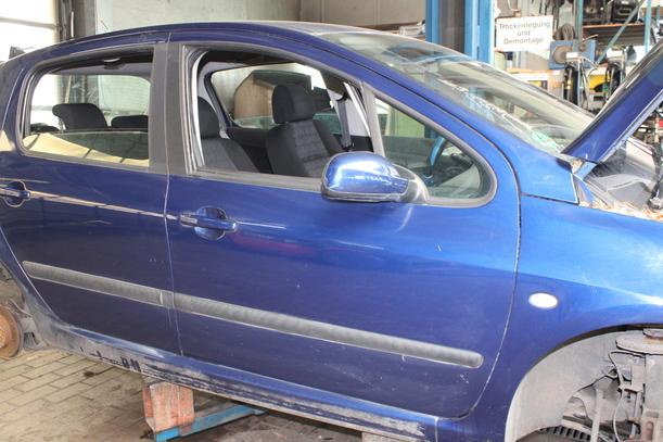 Foto: TÜR VORN RECHTS eines Peugeot 307 110 Attraction