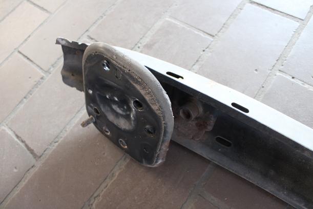 Foto: VERSTÄRKUNG HINTEN eines Peugeot 307 110 Attraction