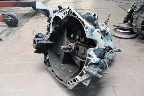 Foto: SCHALTGETRIEBE 5 GANG eines Peugeot 307 110 Attraction