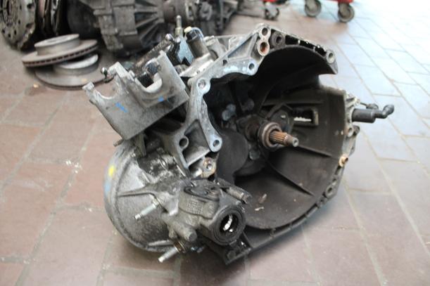 Foto: SCHALTGETRIEBE 5 GANG eines Peugeot 307 110 Attraction