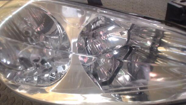 Foto: SCHEINWERFER RECHTS eines Peugeot 307 110 Attraction
