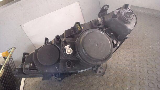 Foto: SCHEINWERFER RECHTS eines Peugeot 307 110 Attraction
