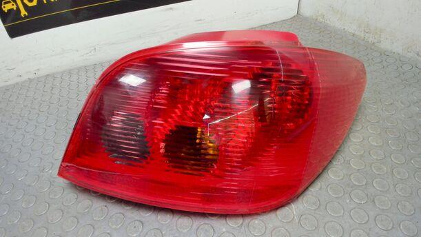 Foto: HECKLEUCHTE / RÜCKLEUCHTE RECHTS eines Peugeot 307 110 Attraction