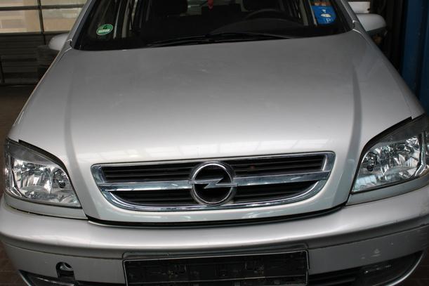 Foto: MOTORHAUBE (OHNE GRILL) eines Opel Zafira 1.6 Attraction