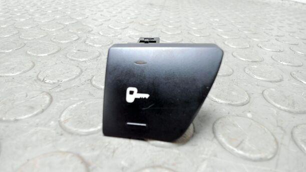 Foto: SCHALTER ZENTRALVERRIEGELUNG eines Peugeot 307 110 Attraction