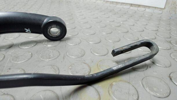 Foto: SCHEIBENWISCHERARME VORN eines Peugeot 307 110 Attraction