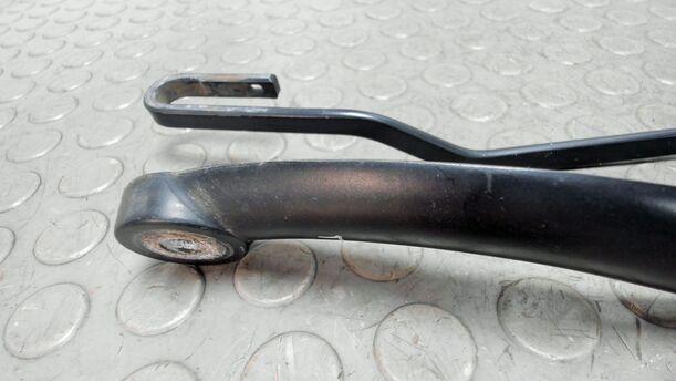 Foto: SCHEIBENWISCHERARME VORN eines Peugeot 307 110 Attraction