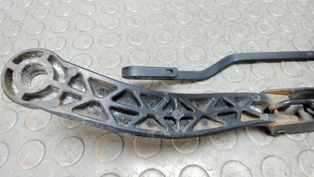 Foto: SCHEIBENWISCHERARME VORN eines Peugeot 307 110 Attraction