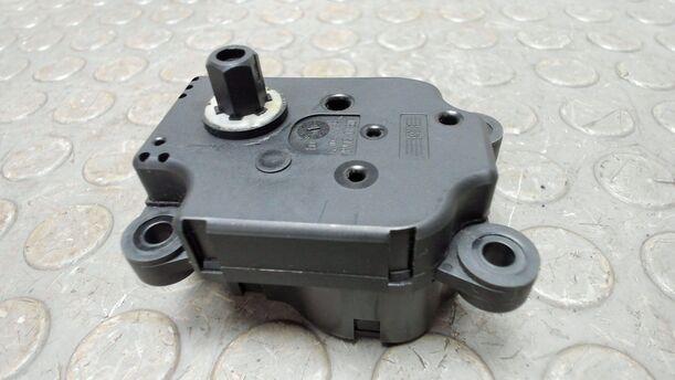 Foto: STELLMOTOR HEIZUNG eines Peugeot 307 110 Attraction