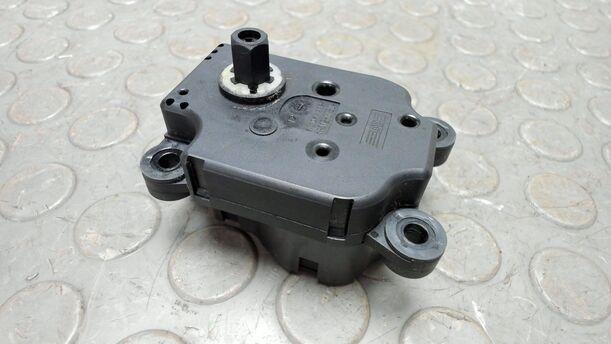 Foto: STELLMOTOR HEIZUNG eines Peugeot 307 110 Attraction