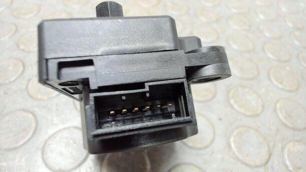 Foto: STELLMOTOR HEIZUNG eines Peugeot 307 110 Attraction