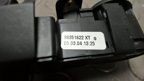 Foto: FENSTERHEBERSCHALTER eines Peugeot 307 110 Attraction
