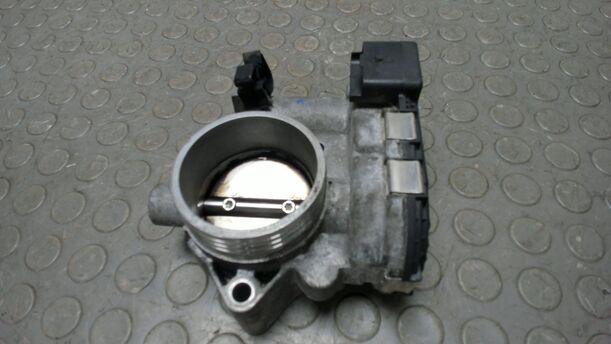 Foto: DROSSELKLAPPENSTUTZEN BOSCH eines Peugeot 307 110 Attraction