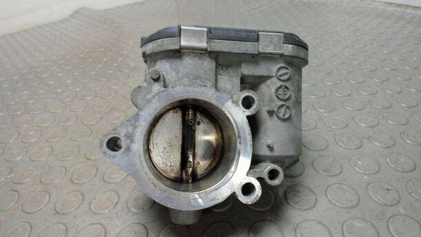 Foto: DROSSELKLAPPENSTUTZEN BOSCH eines Peugeot 307 110 Attraction