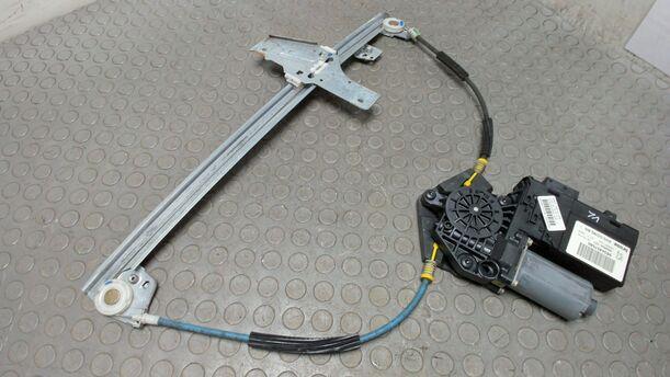 Foto: FENSTERHEBER ELEKTRISCH VORN LINKS eines Peugeot 307 110 Attraction