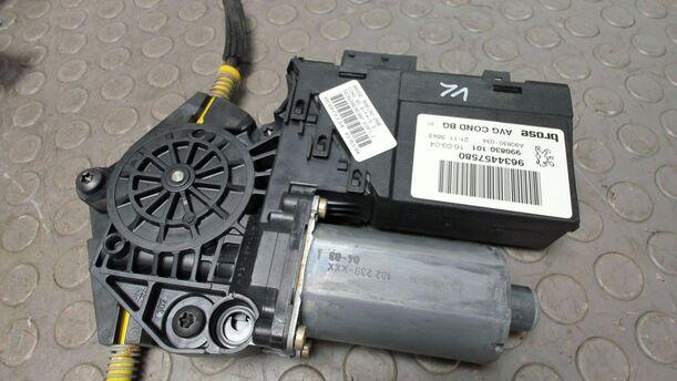 Foto: FENSTERHEBER ELEKTRISCH VORN LINKS eines Peugeot 307 110 Attraction