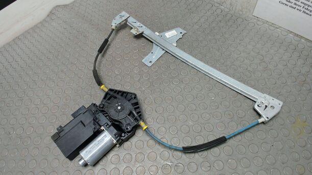 Foto: FENSTERHEBER ELEKTRISCH VORN LINKS eines Peugeot 307 110 Attraction