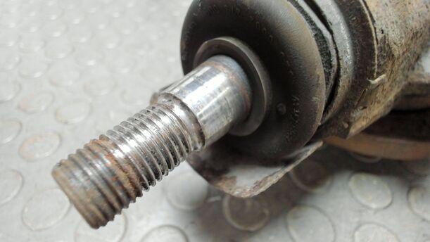 Foto: ACHSSCHENKEL VORN LINKS eines Peugeot 307 110 Attraction