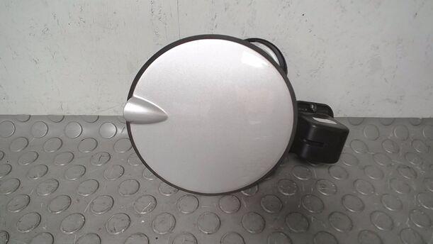 Foto: TANKKLAPPE/ TANKDECKEL eines Opel Zafira 1.6 Attraction