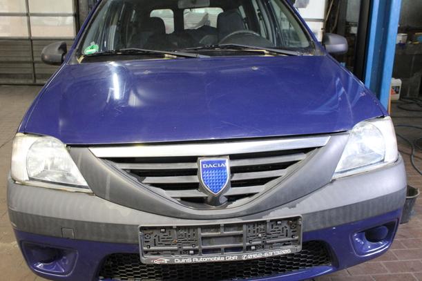Foto: MOTORHAUBE eines Dacia Logan MCV 1.5 dCi Attraction