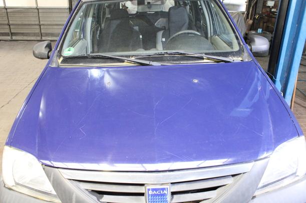 Foto: MOTORHAUBE eines Dacia Logan MCV 1.5 dCi Attraction