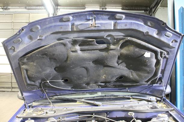 Foto: MOTORHAUBE eines Dacia Logan MCV 1.5 dCi Attraction