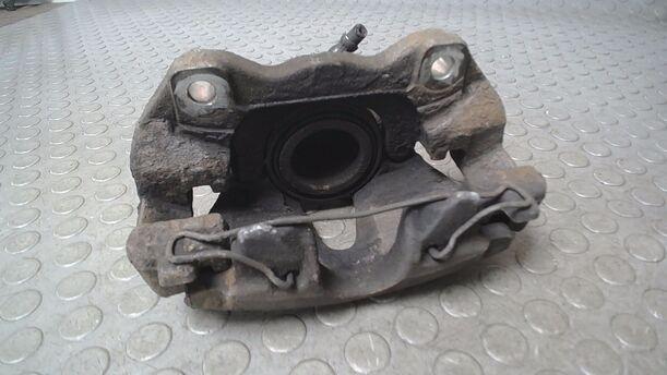 Foto: BREMSSATTEL VORN RECHTS ( 57 / 25 ) eines Opel Zafira 1.6 Attraction